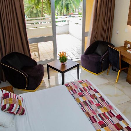 Hôtel Sarakawa Lomé Extérieur photo
