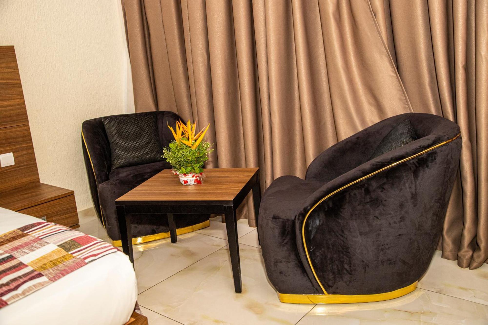 Hôtel Sarakawa Lomé Extérieur photo