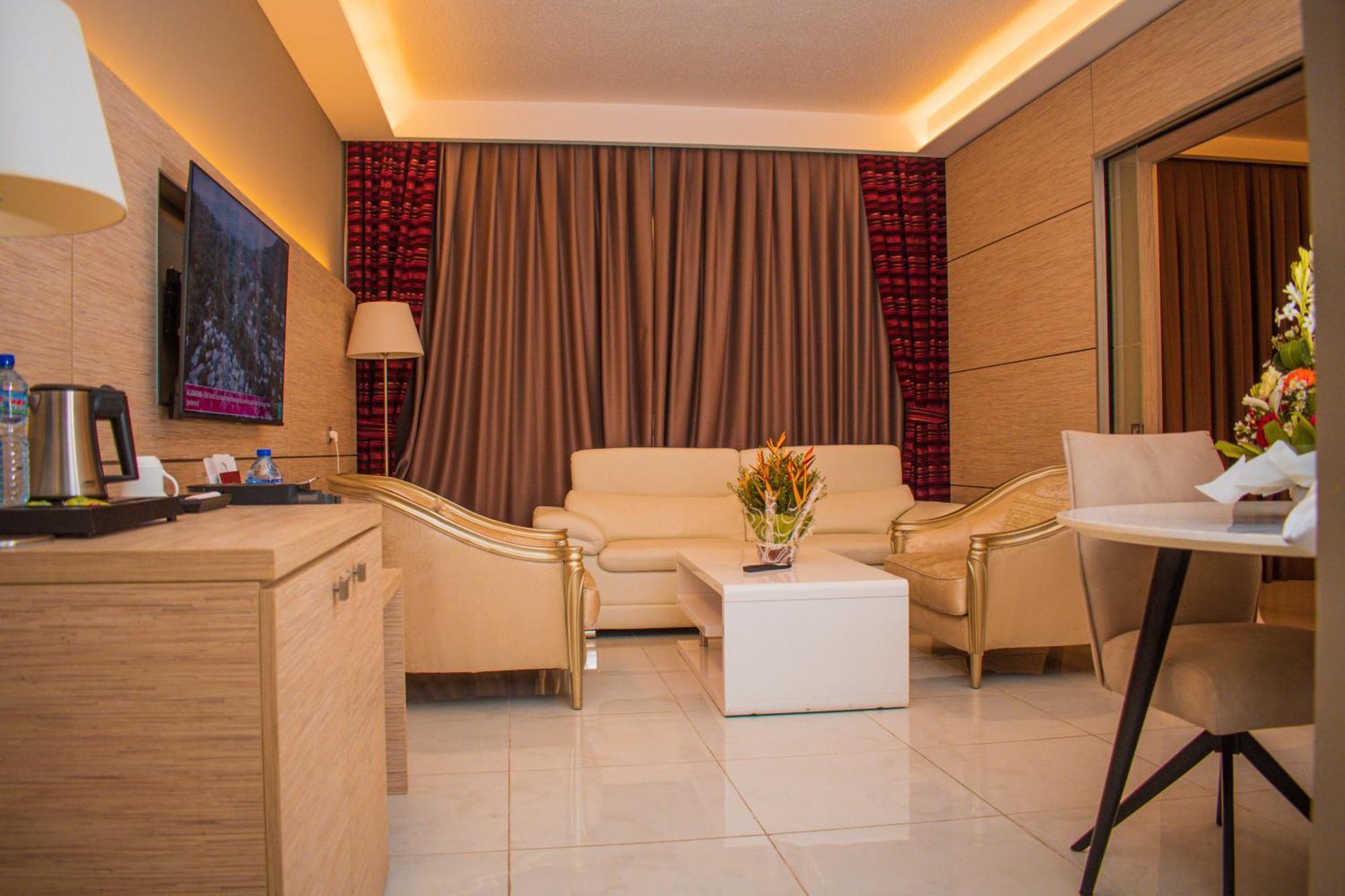 Hôtel Sarakawa Lomé Extérieur photo