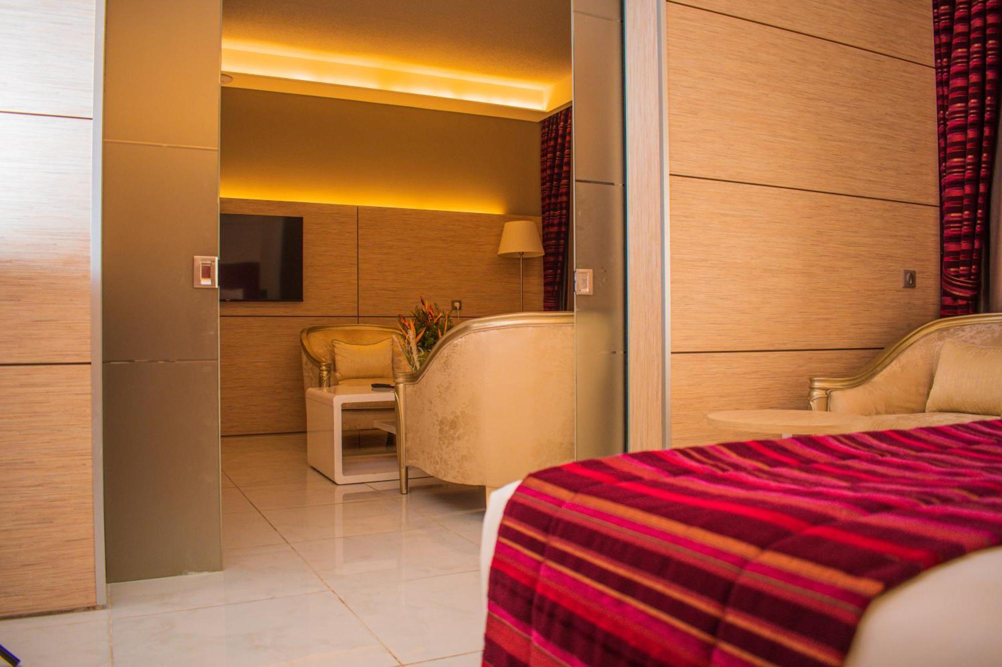 Hôtel Sarakawa Lomé Extérieur photo