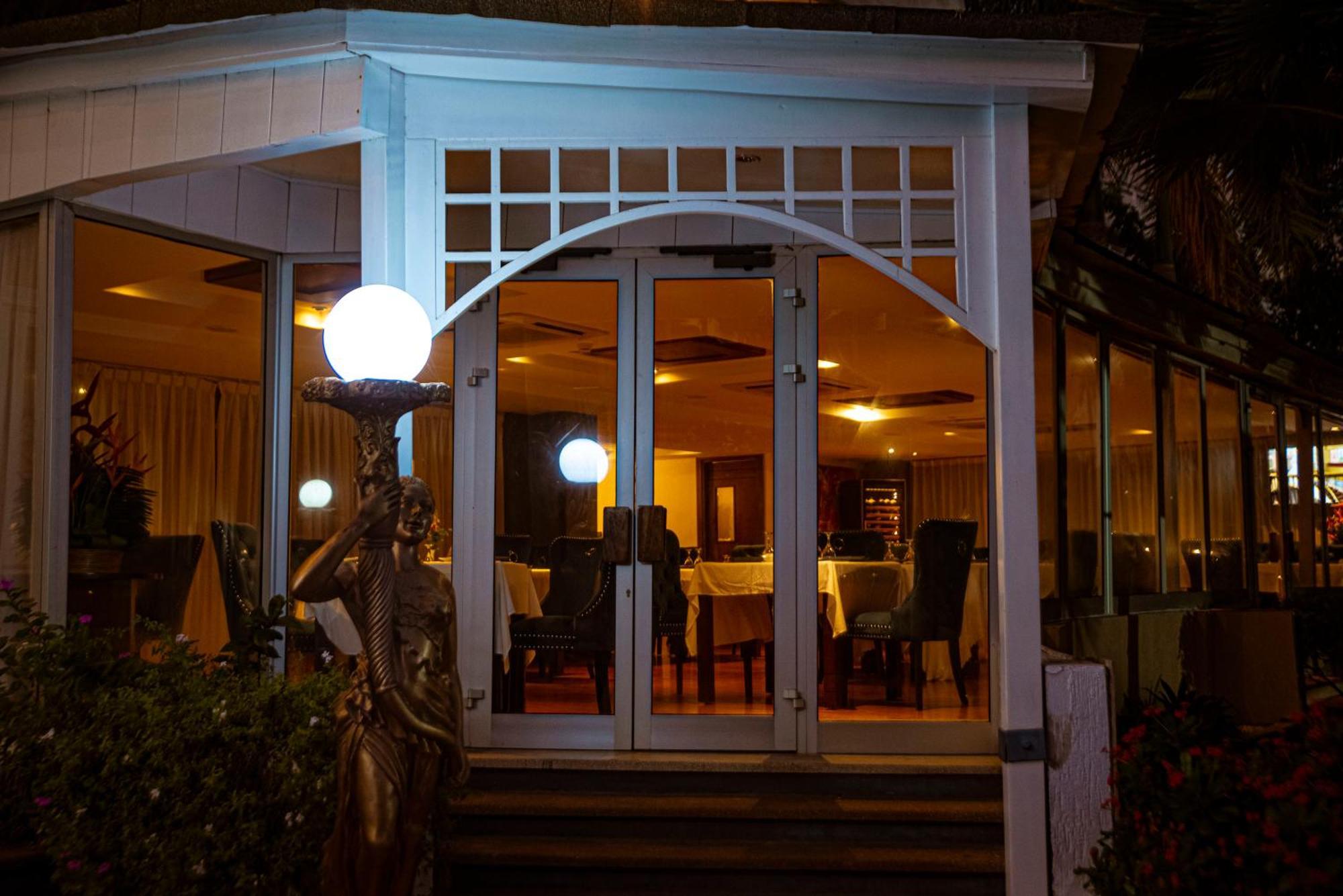 Hôtel Sarakawa Lomé Extérieur photo