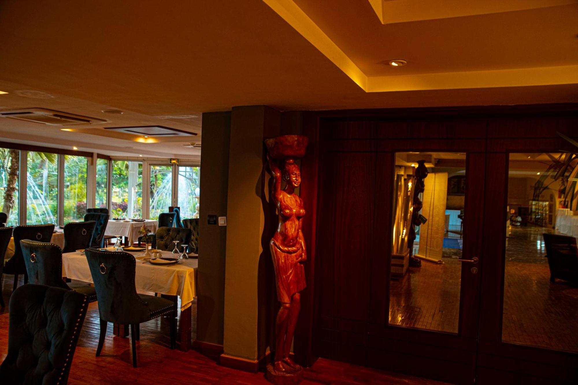 Hôtel Sarakawa Lomé Extérieur photo